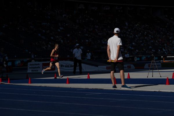 3000m Start mit Nils Huhtakangas (LG Osnabrueck) waehrend der deutschen Leichtathletik-Meisterschaften im Olympiastadion am 26.06.2022 in Berlin